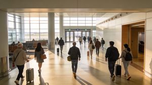 airport-full-of-people-walking